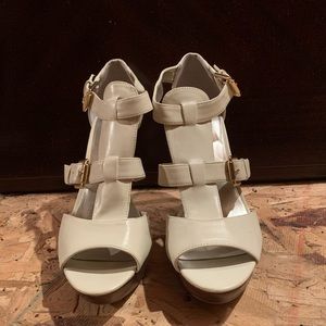 Guess off-white colored heels